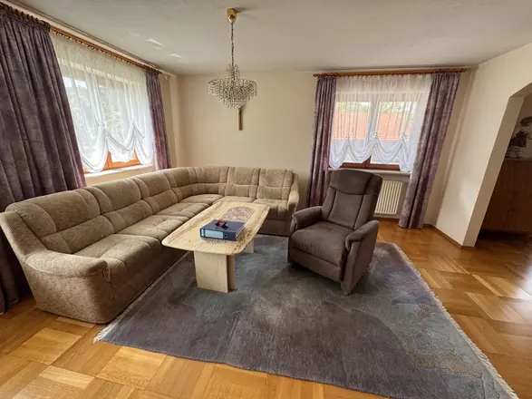 Wohnzimmer im Allgäu vor der Entrümpelung